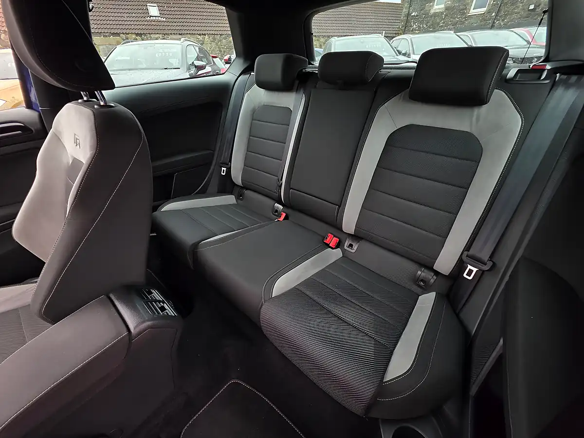 Used 2014 Volkswagen Golf R Lapiz Blue Metallic - Interior and Exterior details 12