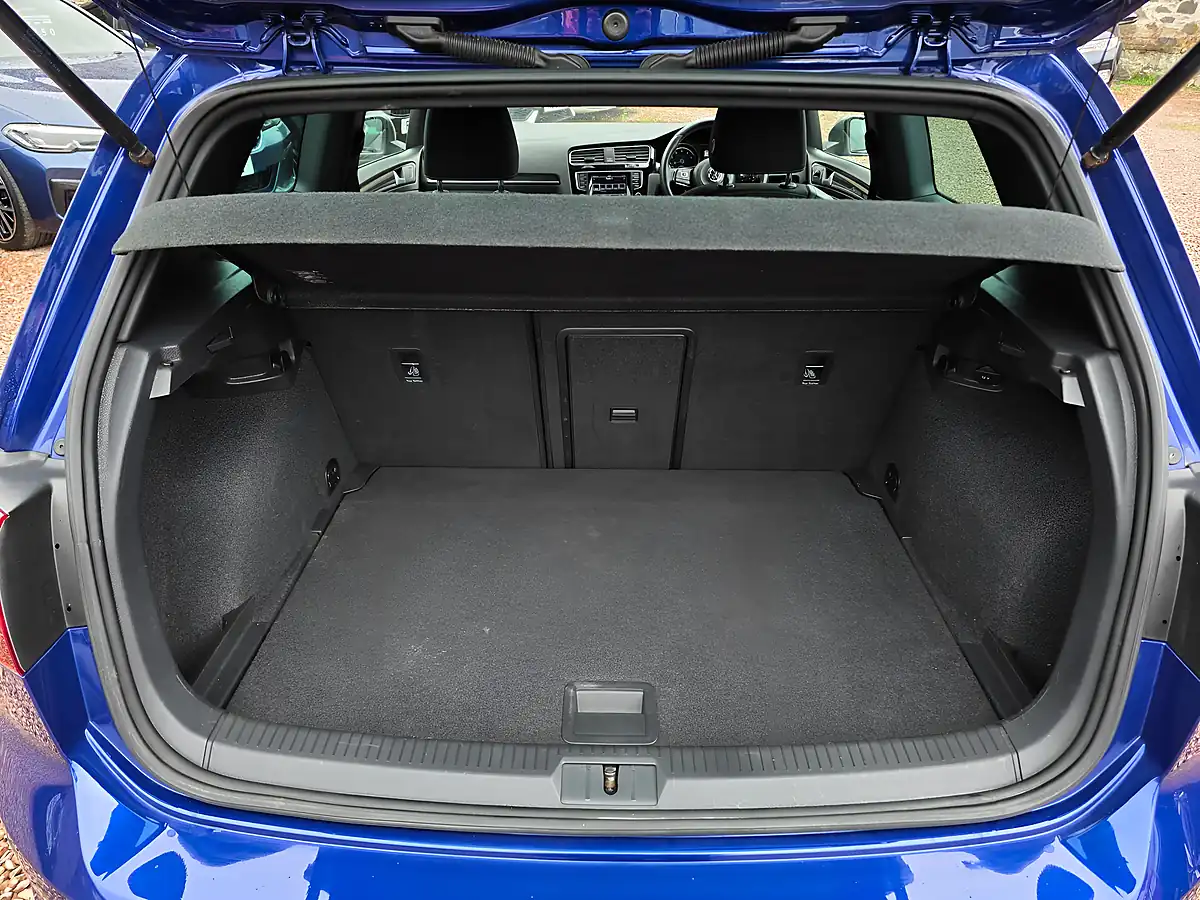 Used 2014 Volkswagen Golf R Lapiz Blue Metallic - Interior and Exterior details 13