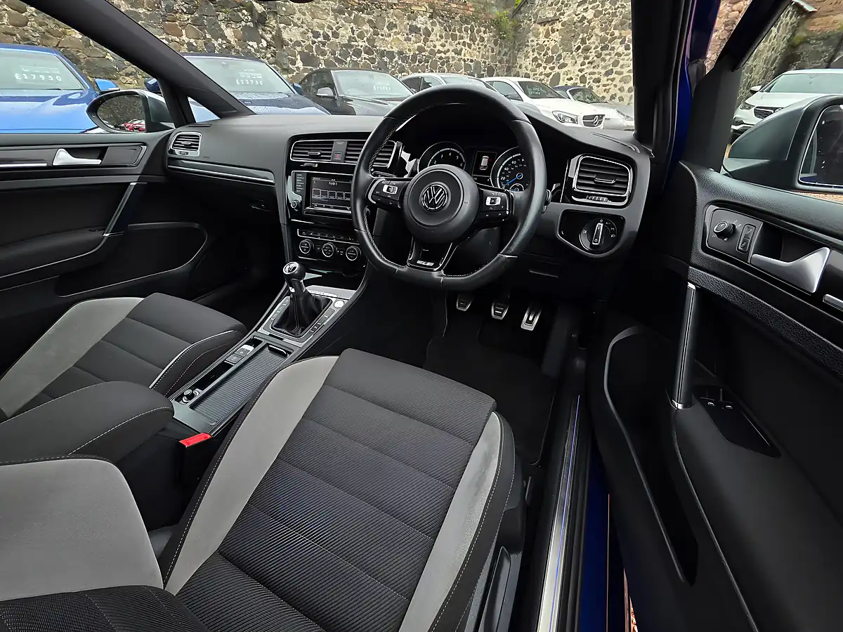 Used 2014 Volkswagen Golf R Lapiz Blue Metallic - Interior and Exterior details 7