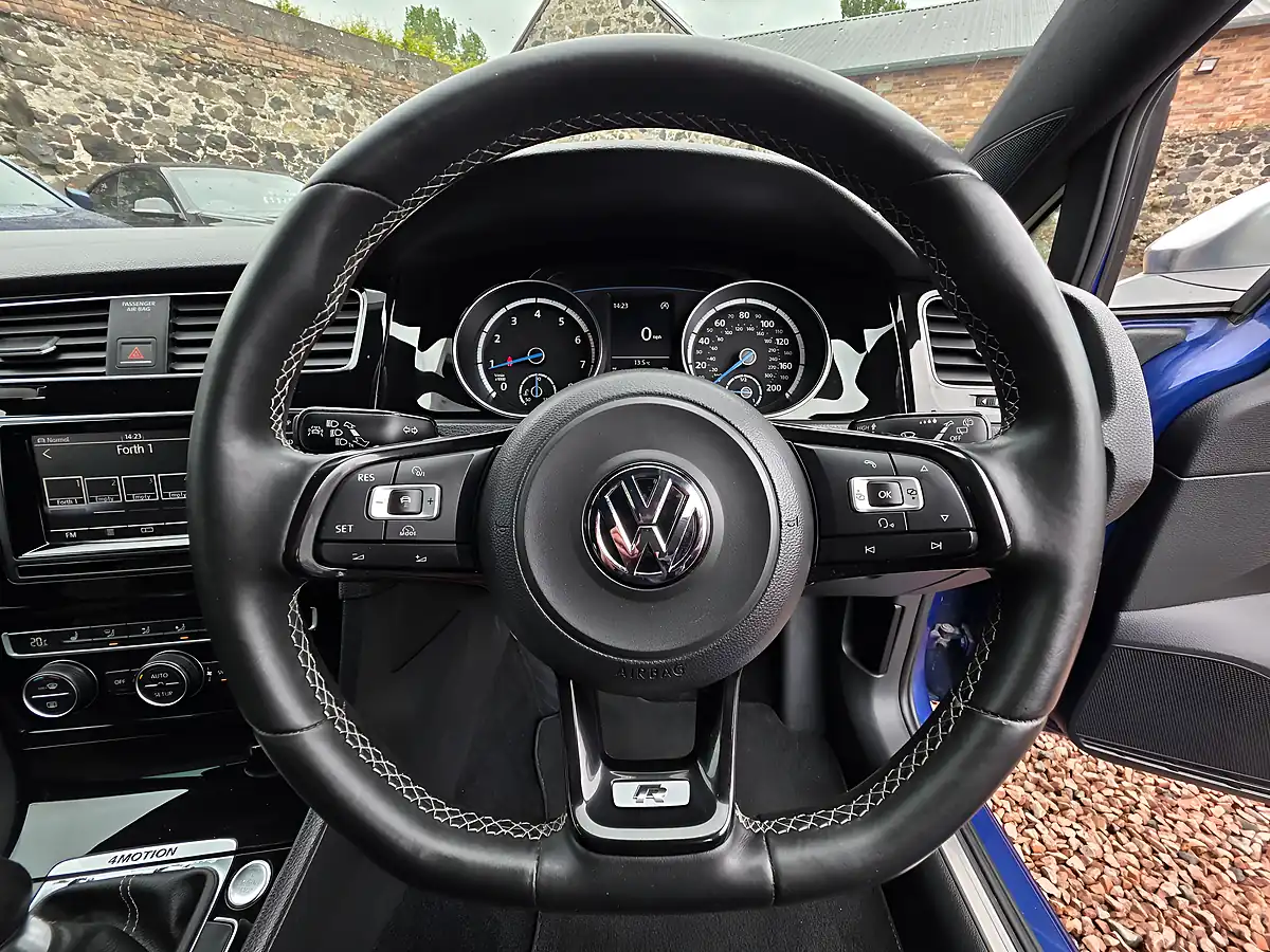 Used 2014 Volkswagen Golf R Lapiz Blue Metallic - Interior and Exterior details 9