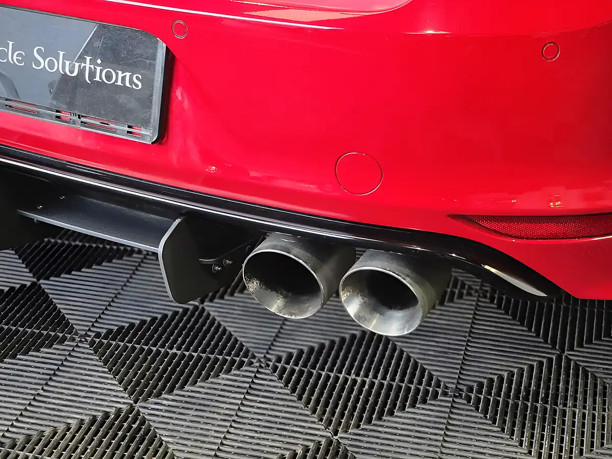 Used 2014 Volkswagen Golf R Red - Interior and Exterior details 17
