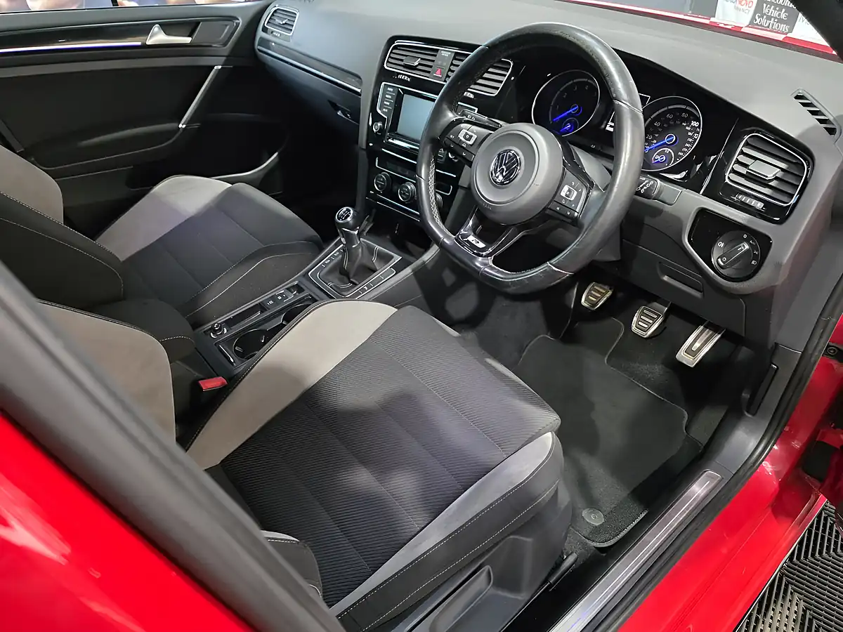 Used 2014 Volkswagen Golf R Red - Interior and Exterior details 5