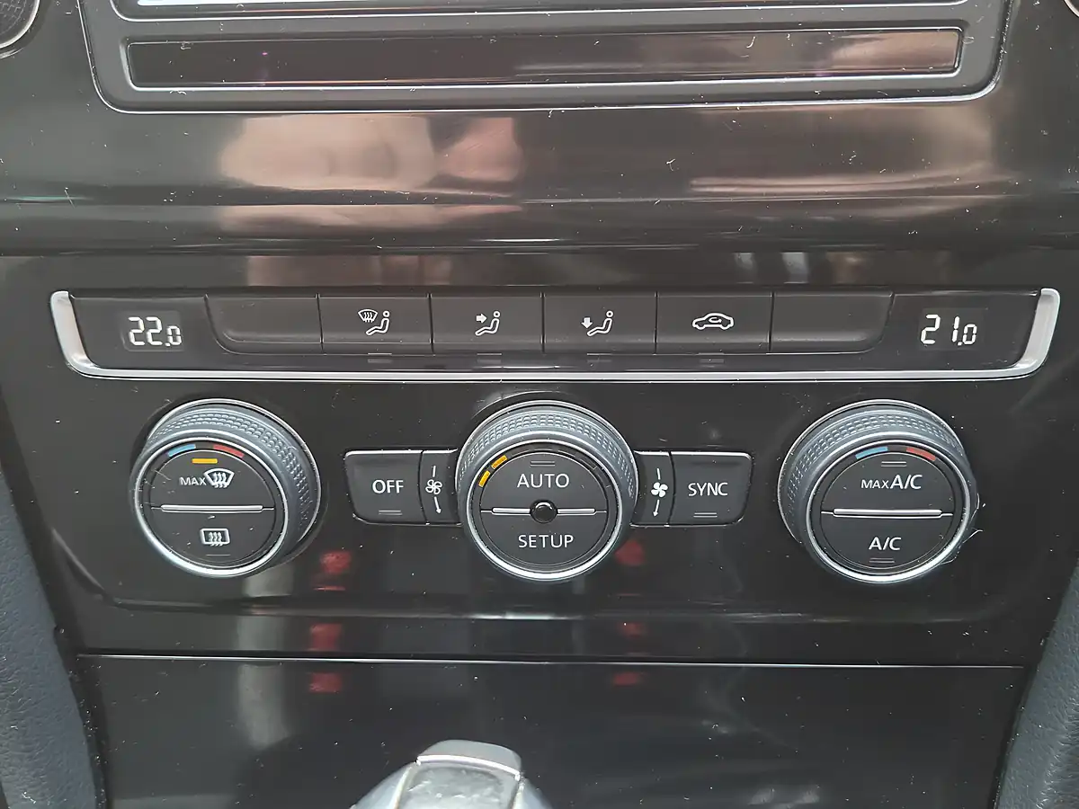 Used 2014 Volkswagen Golf R White - Interior and Exterior details 12