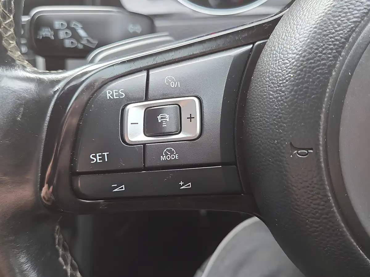 Used 2014 Volkswagen Golf R White - Interior and Exterior details 13