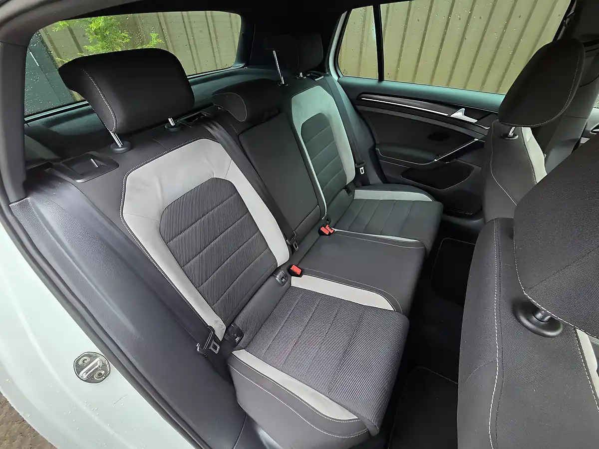 Used 2014 Volkswagen Golf R White - Interior and Exterior details 16