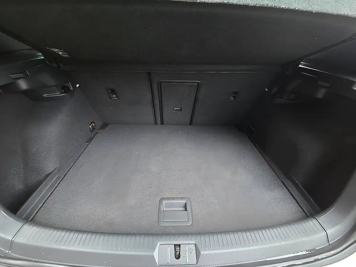 Used 2014 Volkswagen Golf R White - Interior and Exterior details 17