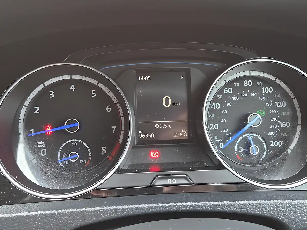 Used 2014 Volkswagen Golf R White - Interior and Exterior details 9