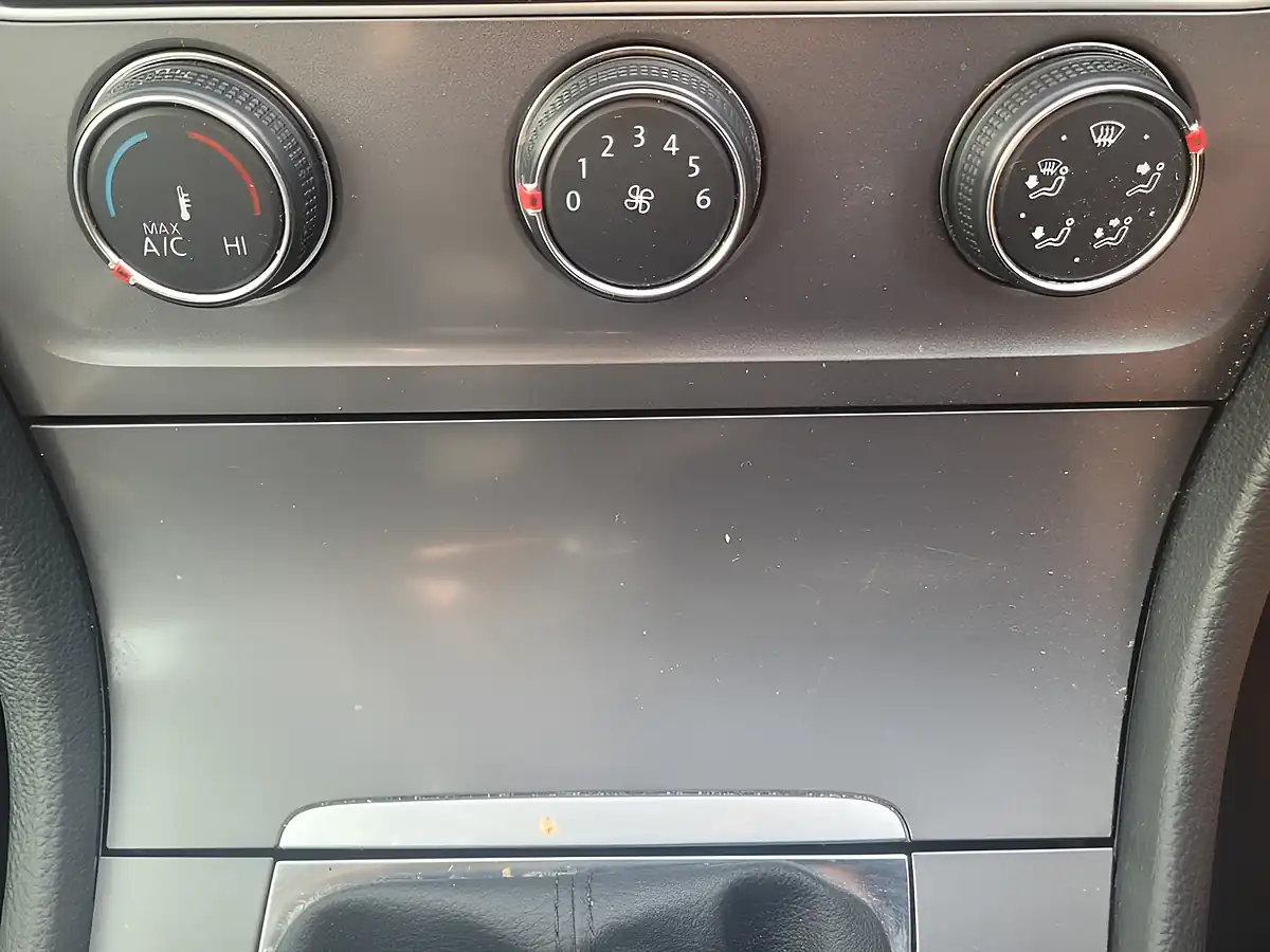 Used 2014 Volkswagen Golf S Silver - Interior and Exterior details 14