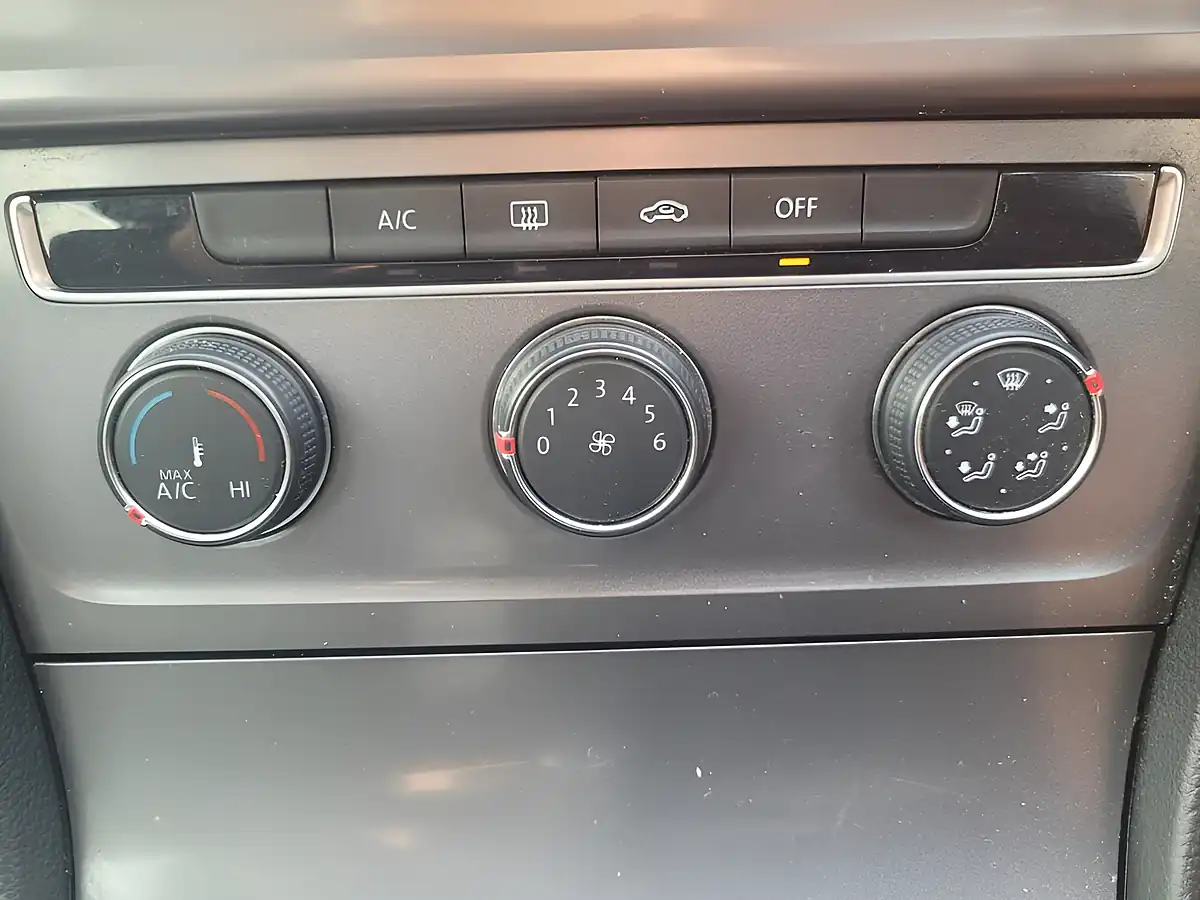Used 2014 Volkswagen Golf S Silver - Interior and Exterior details 17