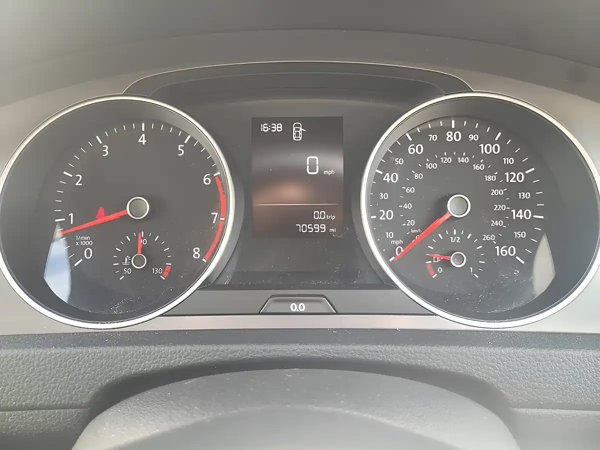 Used 2014 Volkswagen Golf S Silver - Interior and Exterior details 7