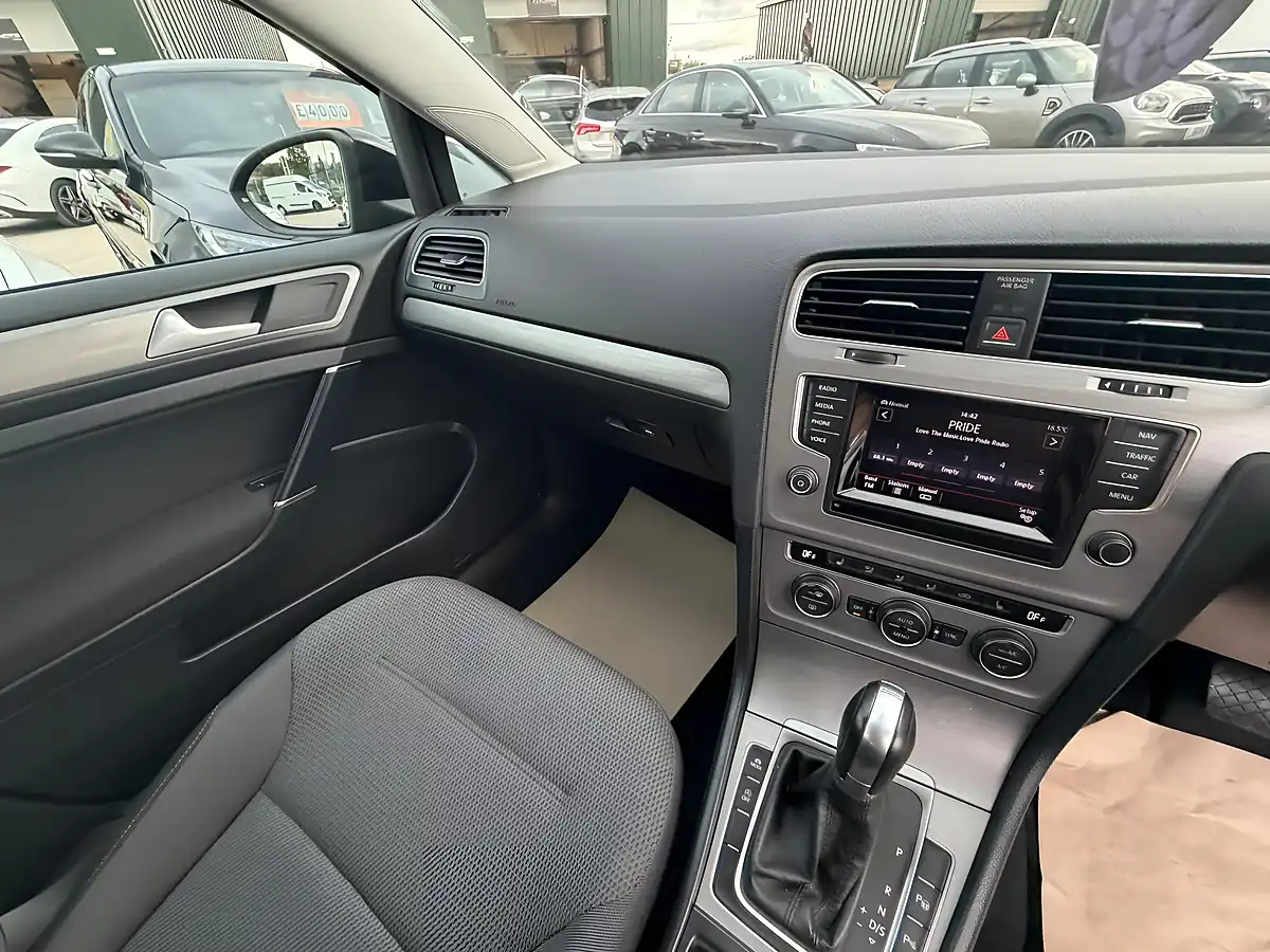 Used 2014 Volkswagen Golf Se Black - Interior and Exterior details 11