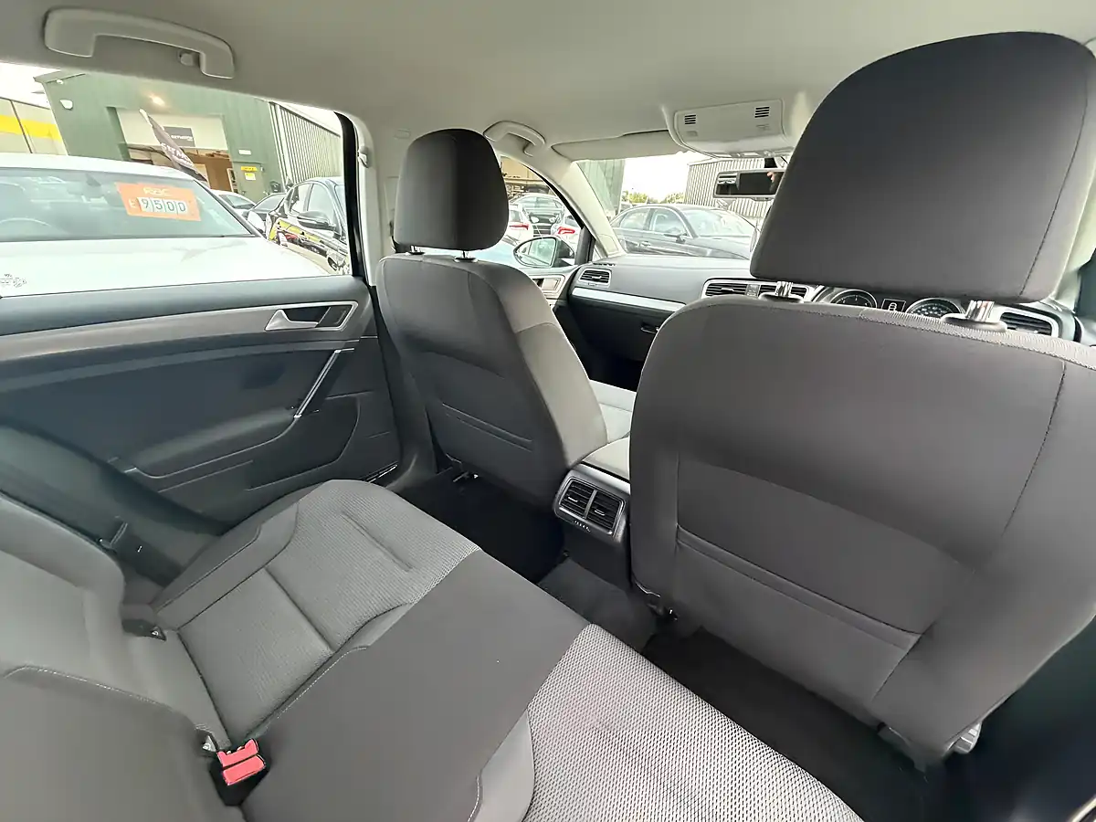 Used 2014 Volkswagen Golf Se Black - Interior and Exterior details 16