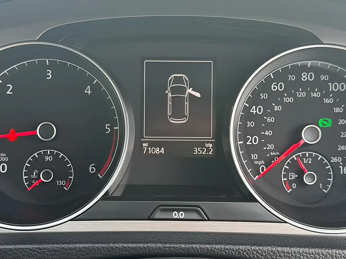 Used 2014 Volkswagen Golf Se Black - Interior and Exterior details 17