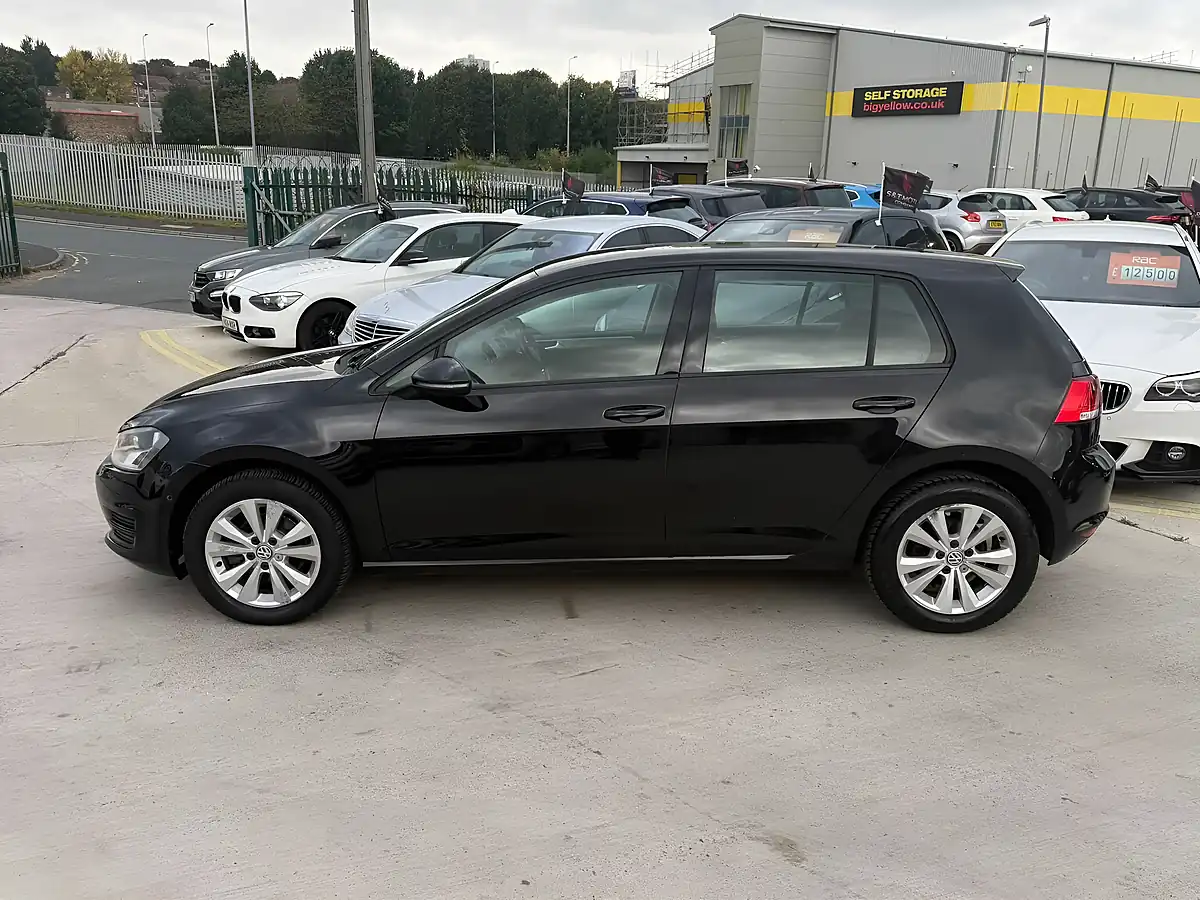 Used 2014 Volkswagen Golf Se Black - Interior and Exterior details 8