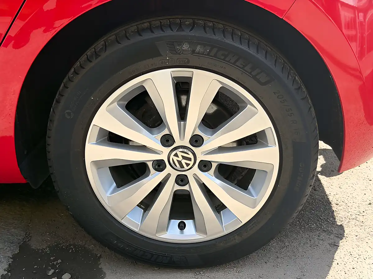 Used 2014 Volkswagen Golf Se Bluemotion Technology Red - Interior and Exterior details 12