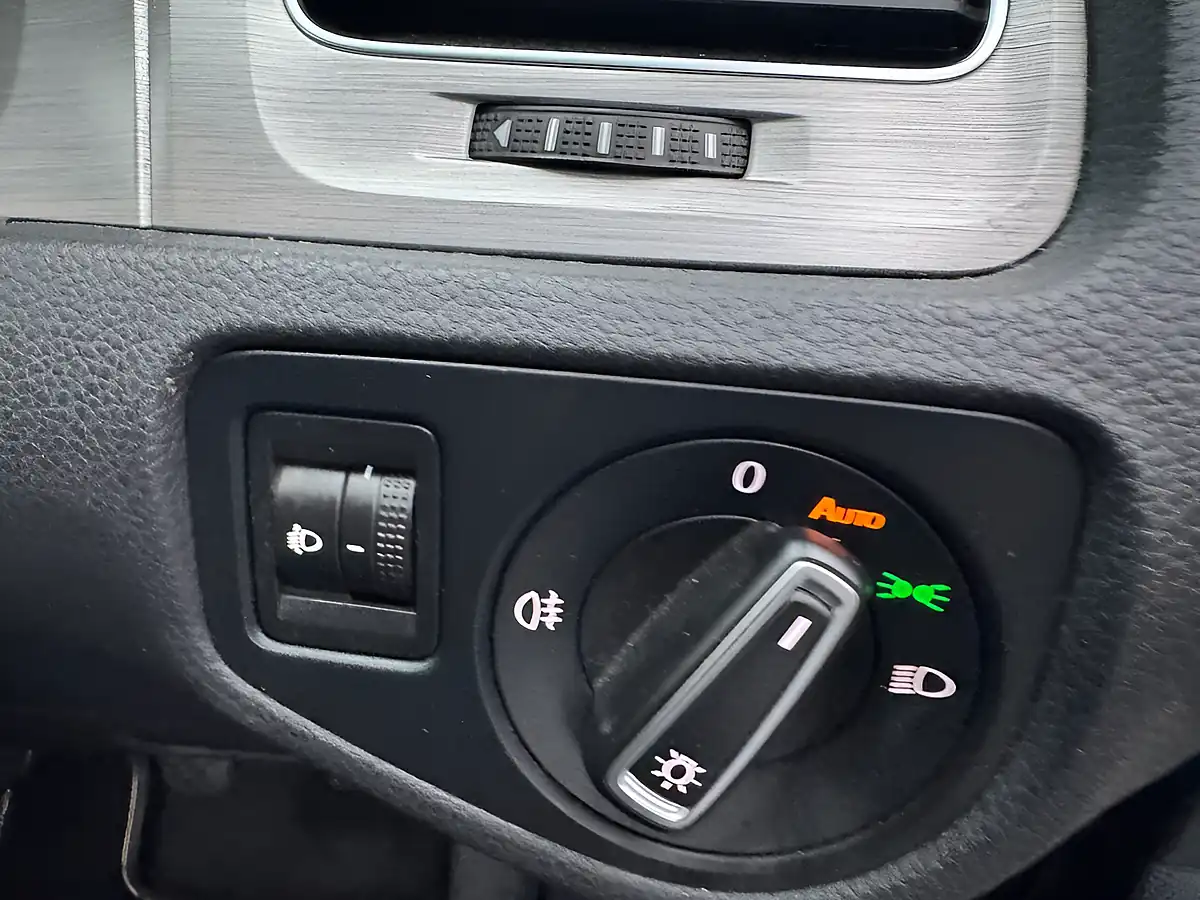 Used 2014 Volkswagen Golf Se Edition Black - Interior and Exterior details 13