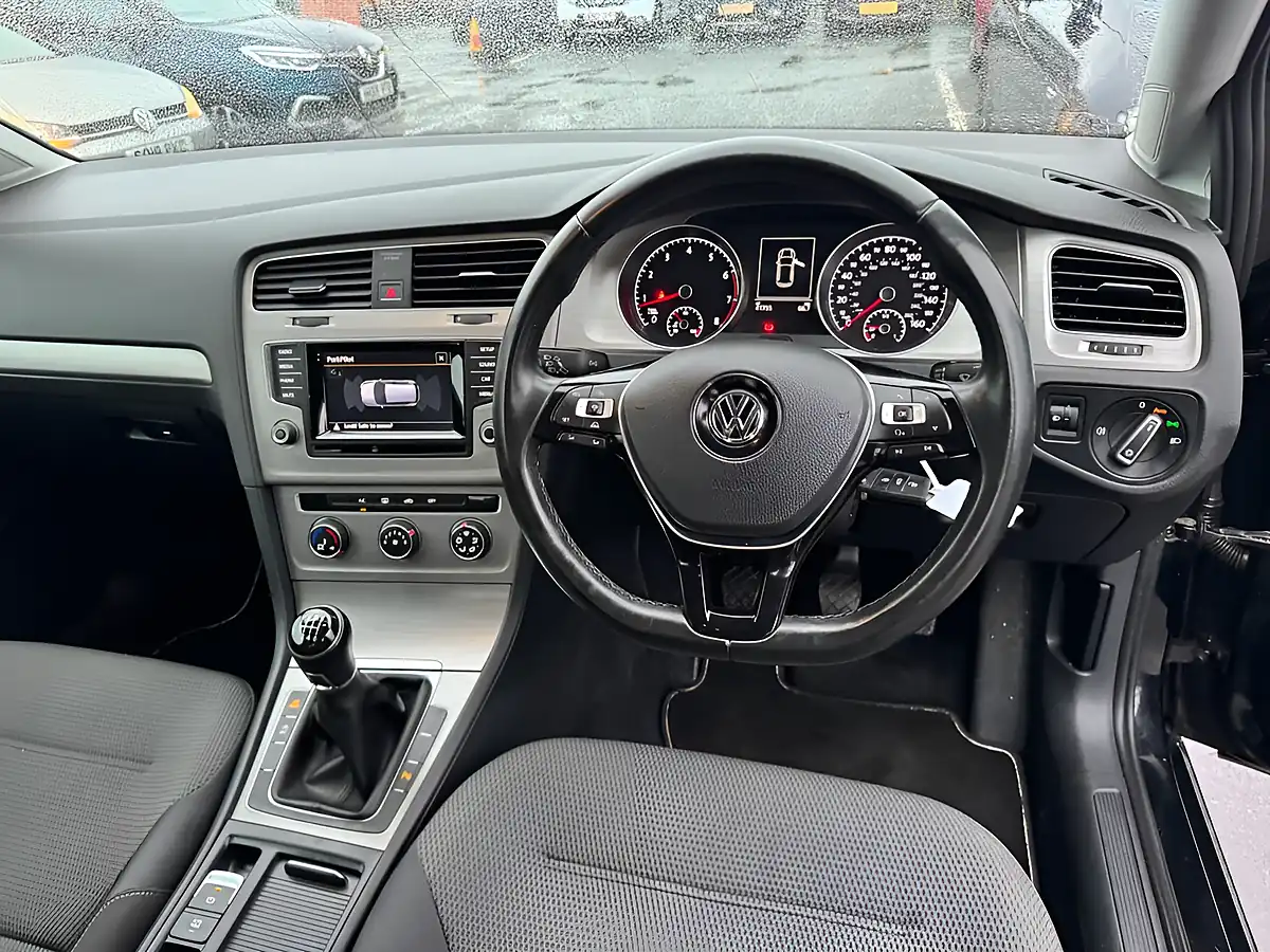 Used 2014 Volkswagen Golf Se Edition Black - Interior and Exterior details 17