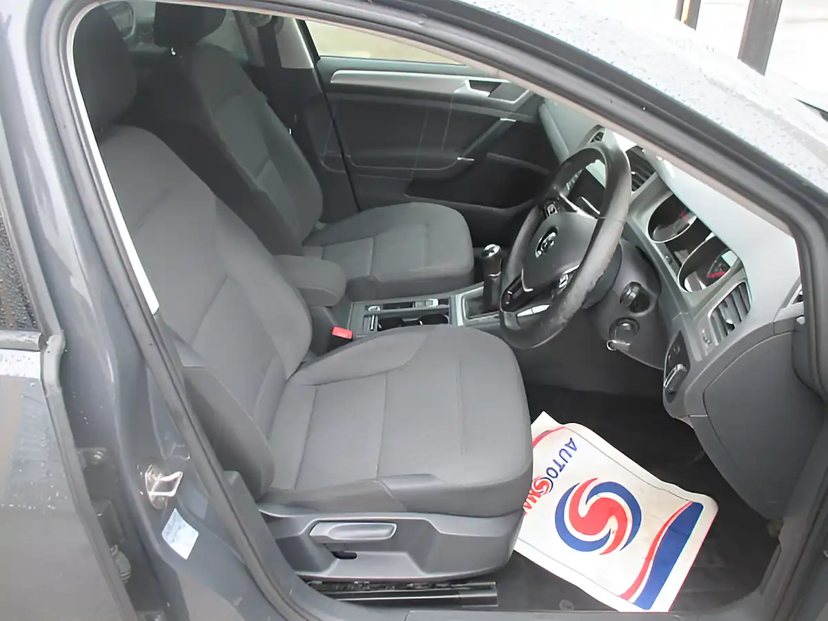 Used 2014 Volkswagen Golf Se Grey - Interior and Exterior details 7