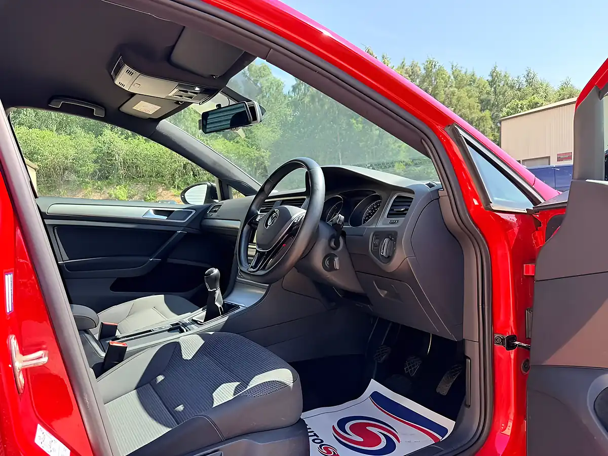 Used 2014 Volkswagen Golf Se Red - Interior and Exterior details 12