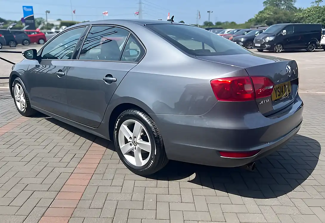Used 2014 Volkswagen Jetta Se Platinum Grey Metallic - Interior and Exterior details 10