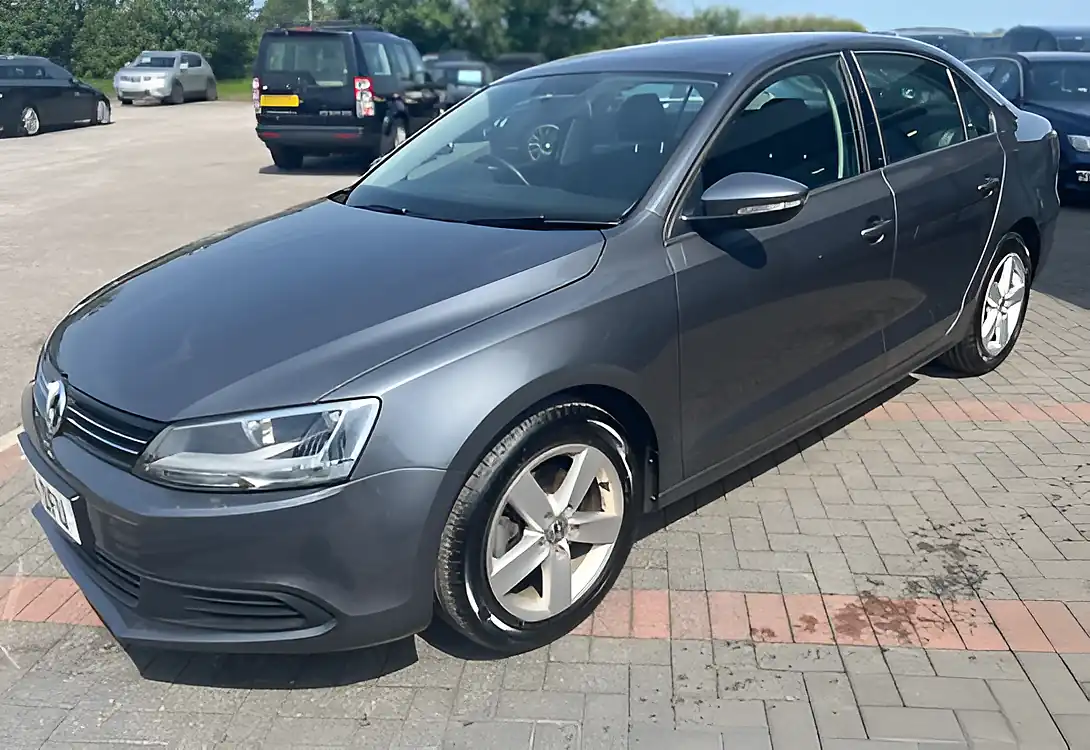 Used 2014 Volkswagen Jetta Se Platinum Grey Metallic - Interior and Exterior details 12