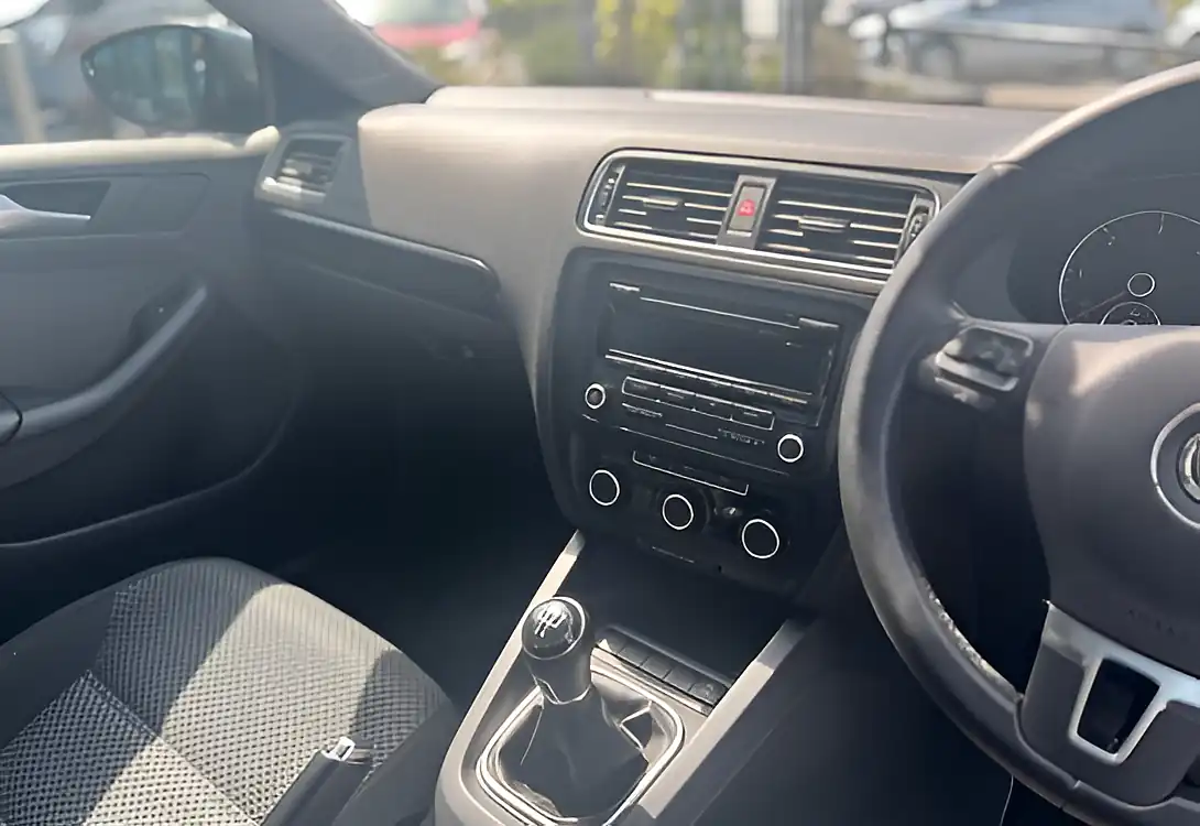 Used 2014 Volkswagen Jetta Se Platinum Grey Metallic - Interior and Exterior details 16