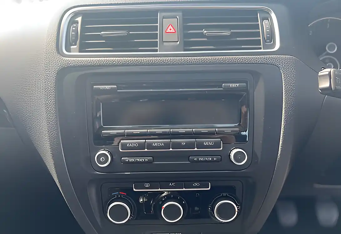 Used 2014 Volkswagen Jetta Se Platinum Grey Metallic - Interior and Exterior details 17