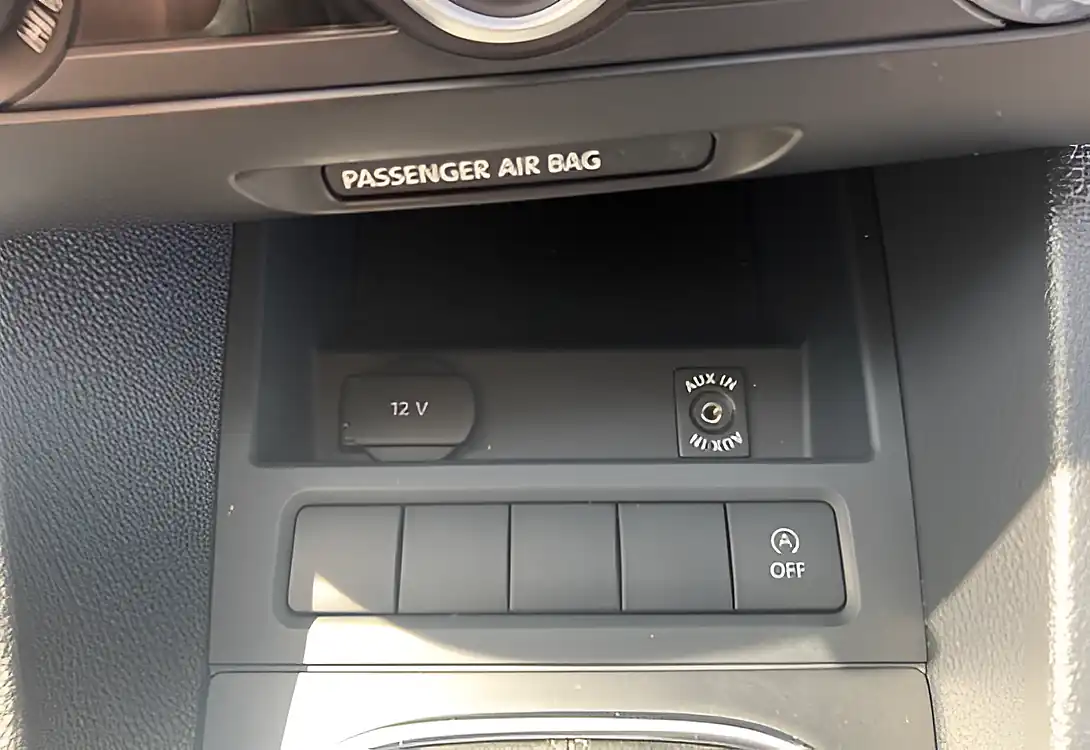Used 2014 Volkswagen Jetta Se Platinum Grey Metallic - Interior and Exterior details 19