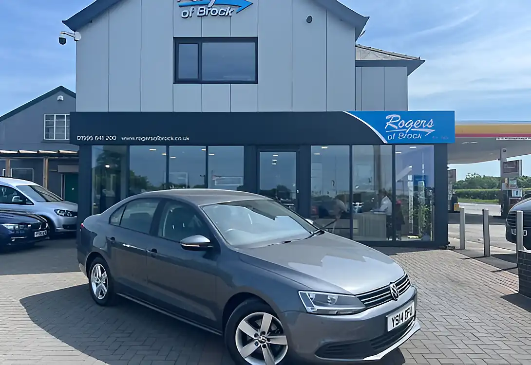 Used 2014 Volkswagen Jetta Se Platinum Grey Metallic - Interior and Exterior details 2