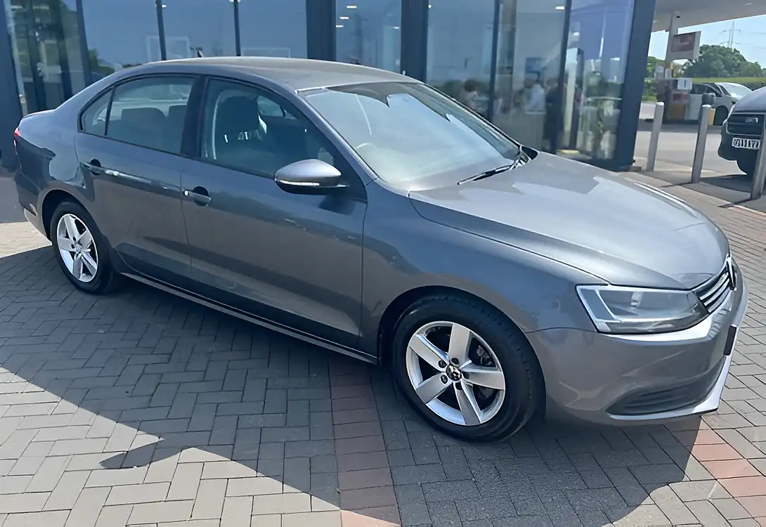 Used 2014 Volkswagen Jetta Se Platinum Grey Metallic - Interior and Exterior details 4