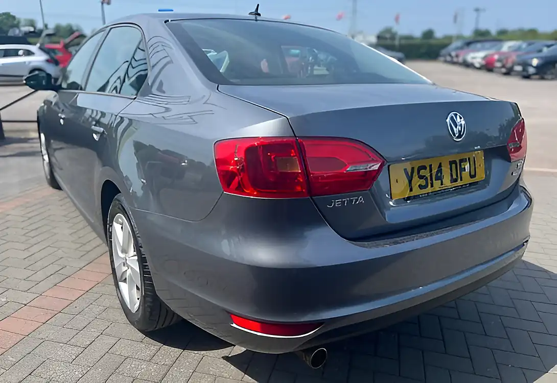 Used 2014 Volkswagen Jetta Se Platinum Grey Metallic - Interior and Exterior details 9