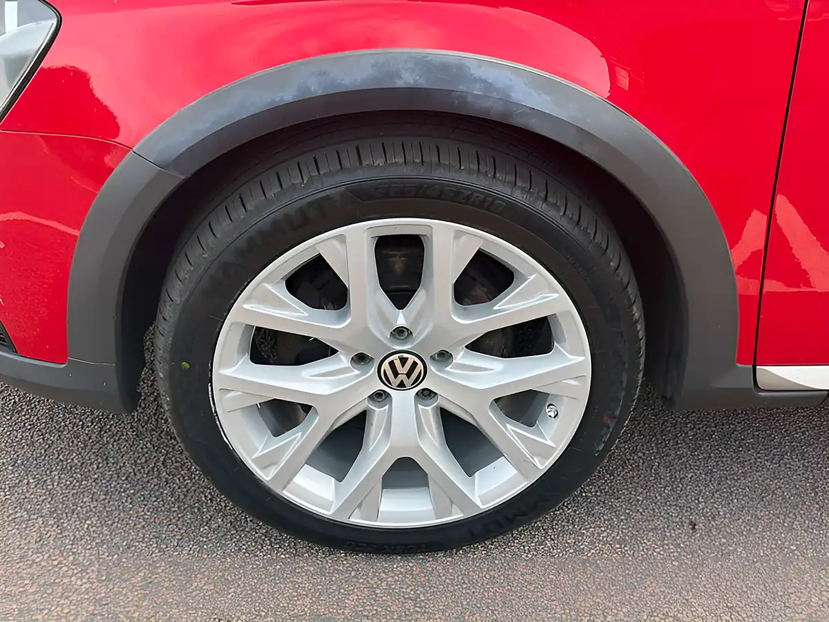 Used 2014 Volkswagen Passat Alltrack Red - Interior and Exterior details 10