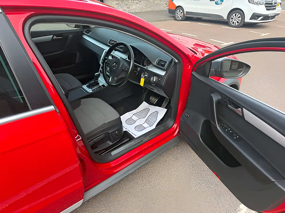 Used 2014 Volkswagen Passat Alltrack Red - Interior and Exterior details 13
