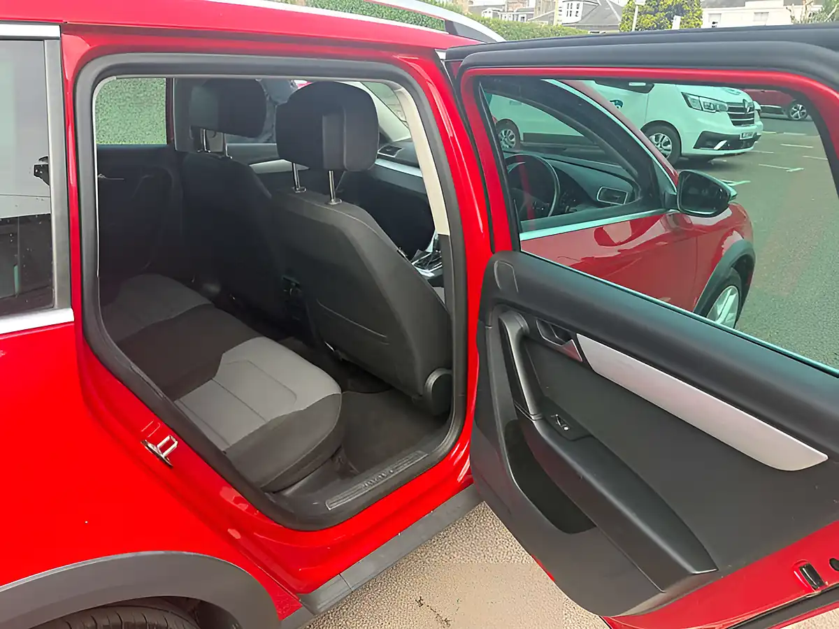 Used 2014 Volkswagen Passat Alltrack Red - Interior and Exterior details 16
