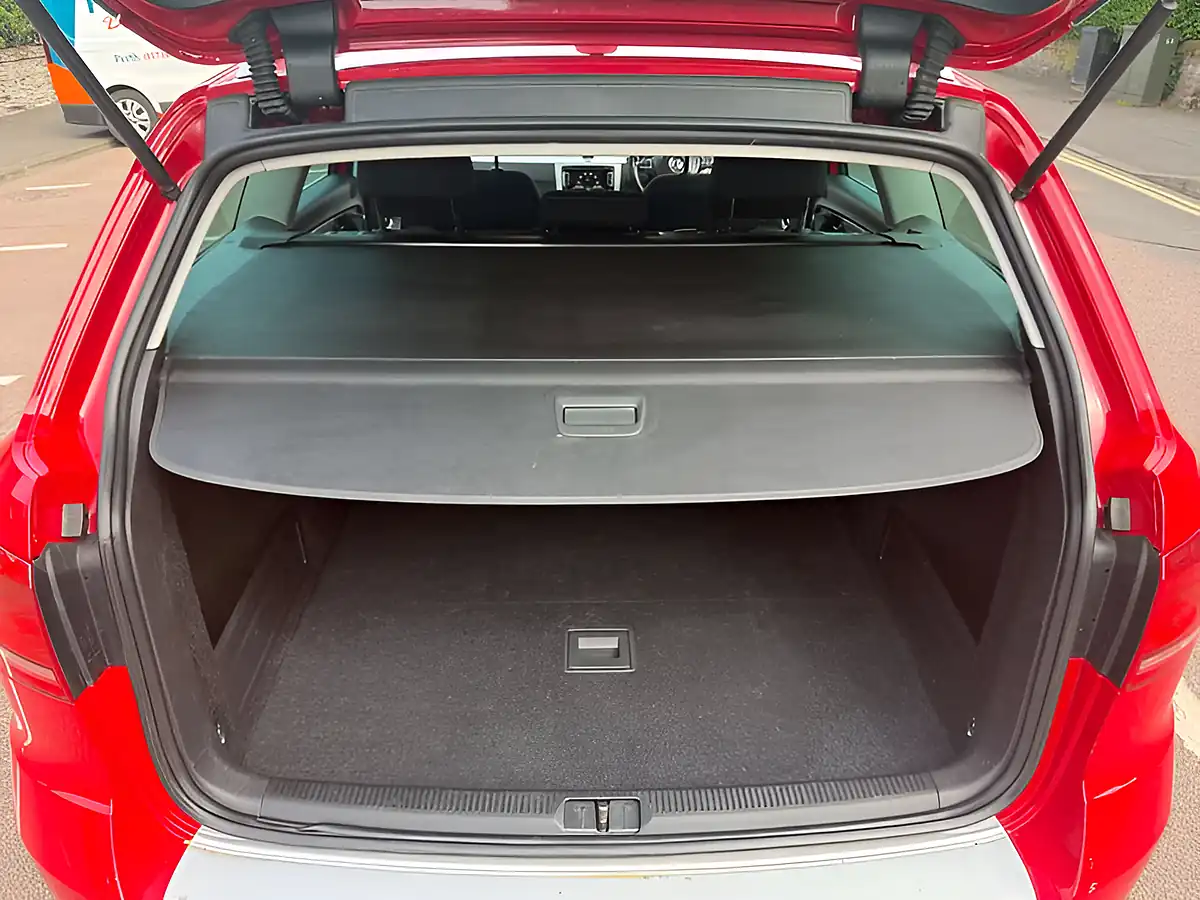 Used 2014 Volkswagen Passat Alltrack Red - Interior and Exterior details 19