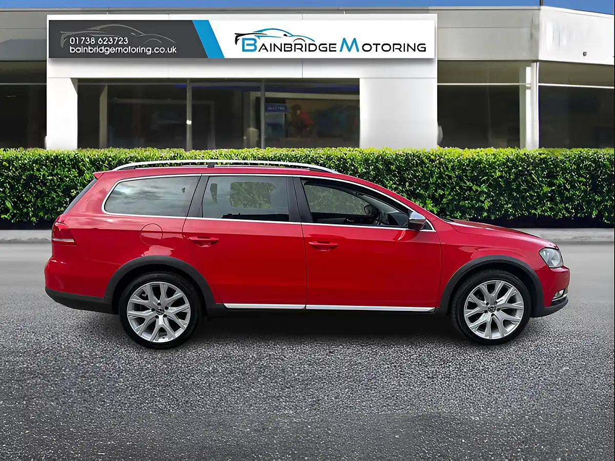 Used 2014 Volkswagen Passat Alltrack Red - Interior and Exterior details 2