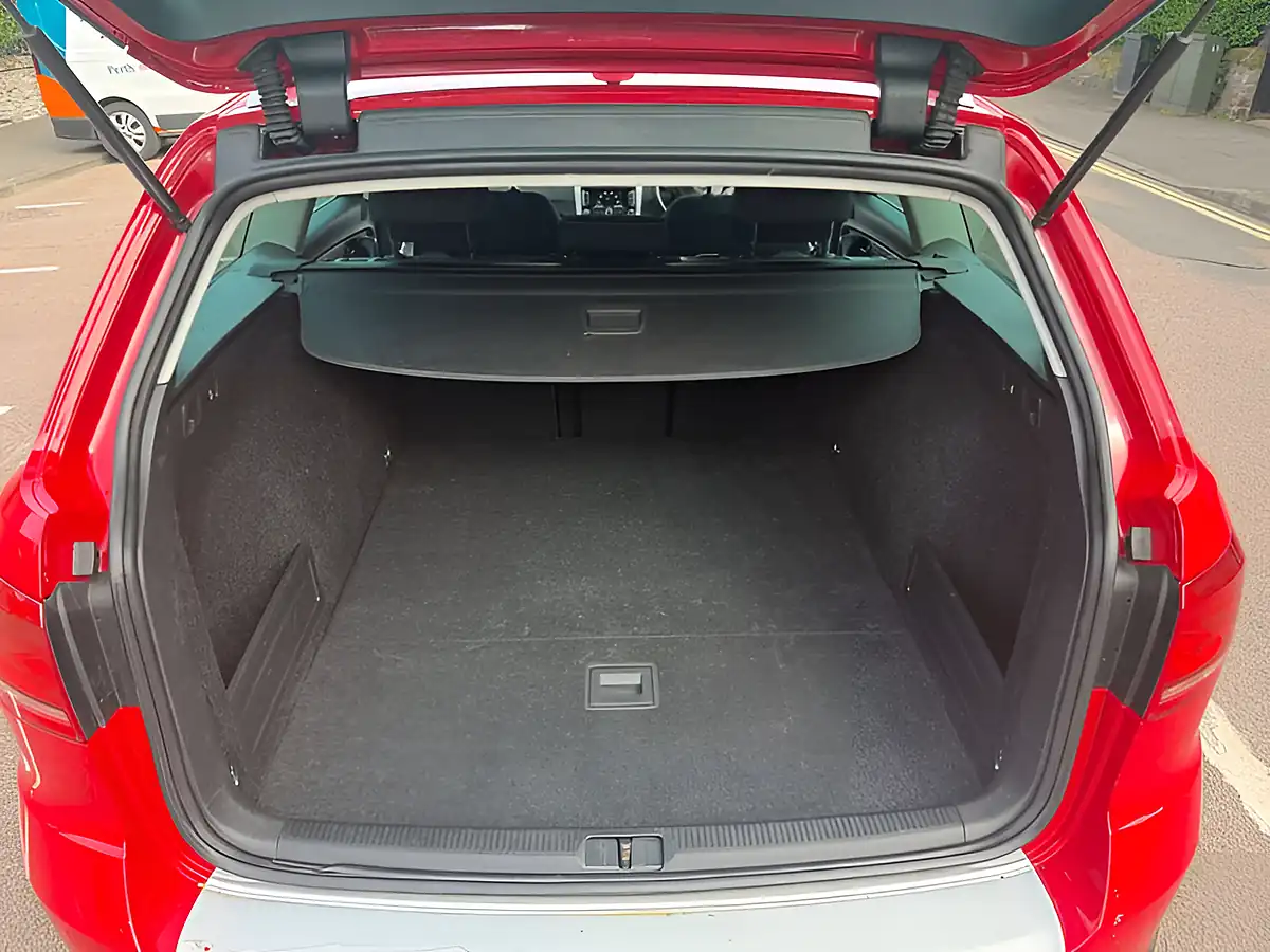 Used 2014 Volkswagen Passat Alltrack Red - Interior and Exterior details 20