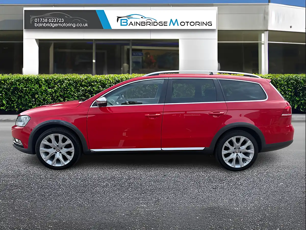 Used 2014 Volkswagen Passat Alltrack Red - Interior and Exterior details 6