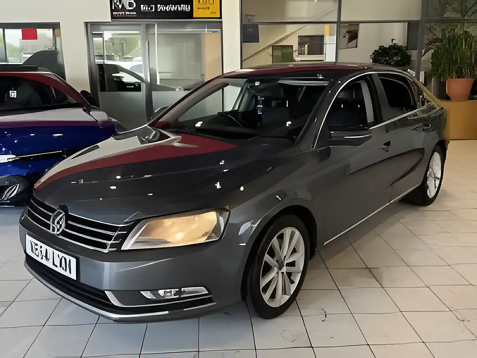 Used 2014 Volkswagen Passat Bluemotion Tech Executive Grey - Interior and Exterior details 4