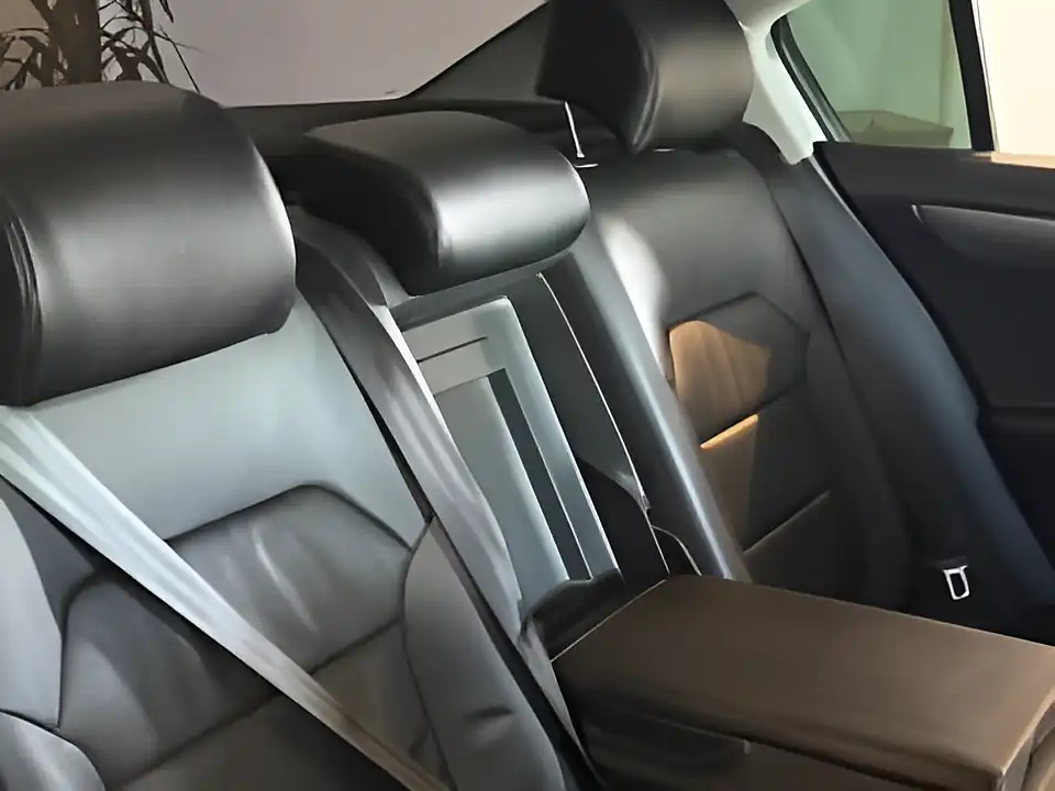 Used 2014 Volkswagen Passat Bluemotion Tech Executive Grey - Interior and Exterior details 9