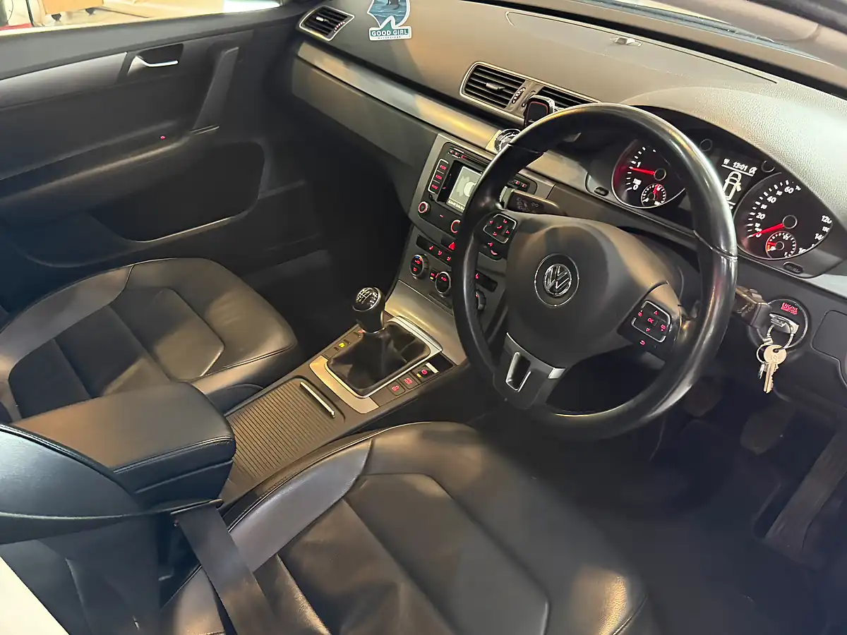 Used 2014 Volkswagen Passat Executive Style Black - Interior and Exterior details 12