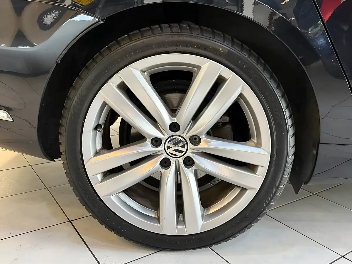 Used 2014 Volkswagen Passat Executive Style Black - Interior and Exterior details 17
