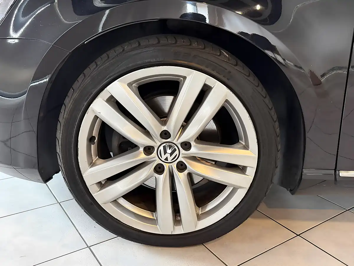 Used 2014 Volkswagen Passat Executive Style Black - Interior and Exterior details 18