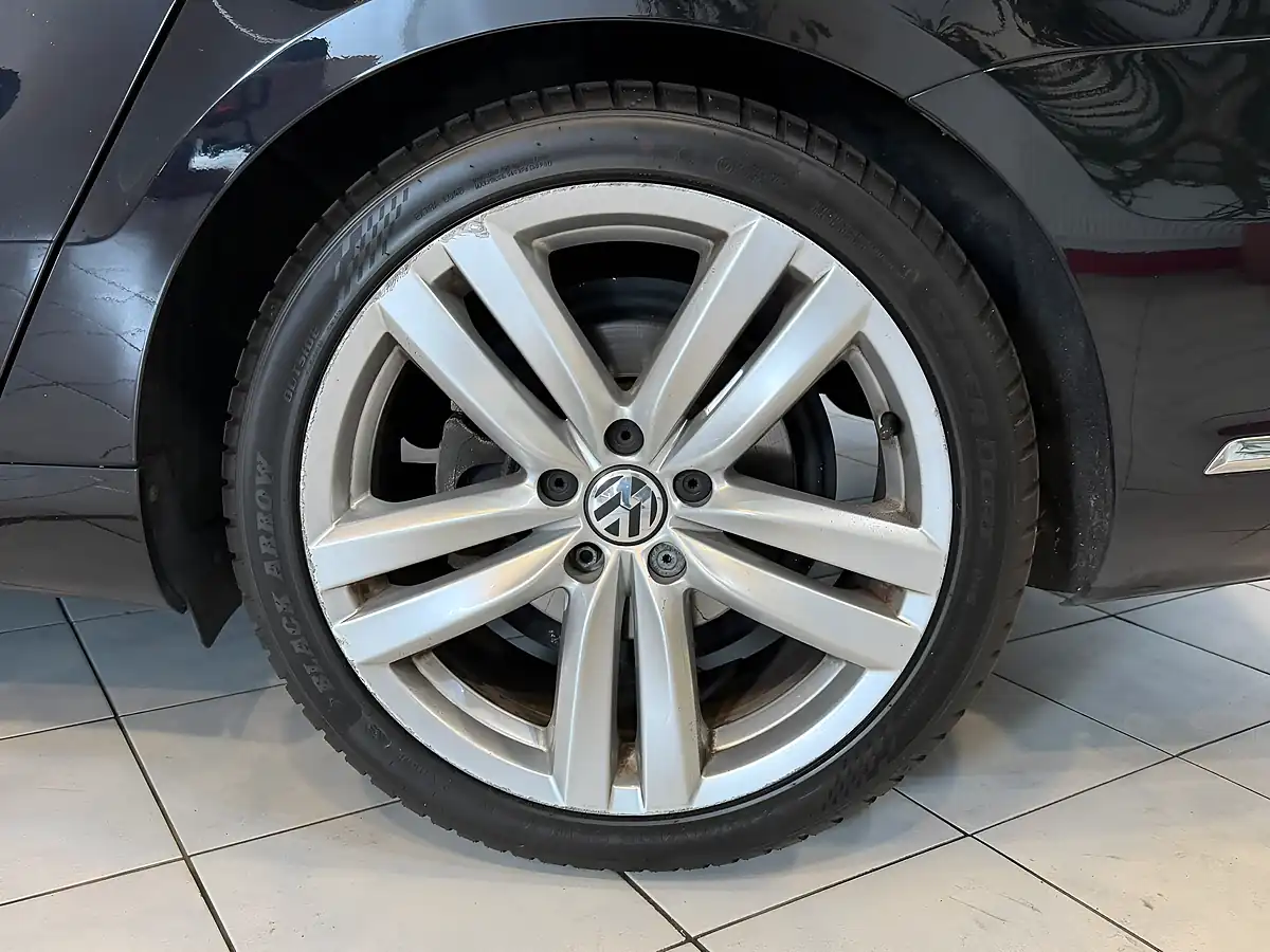 Used 2014 Volkswagen Passat Executive Style Black - Interior and Exterior details 19