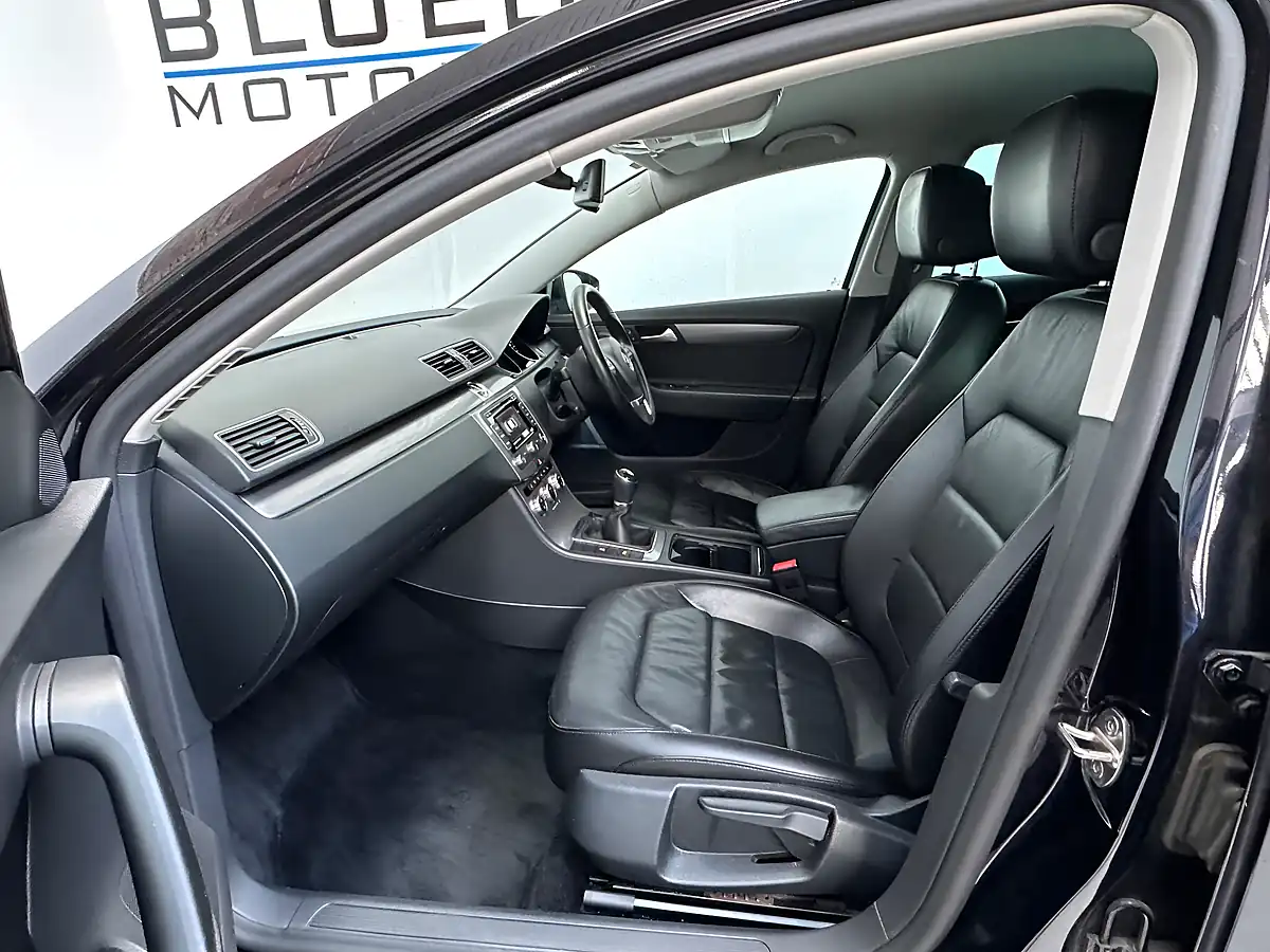 Used 2014 Volkswagen Passat Executive Style Black - Interior and Exterior details 10