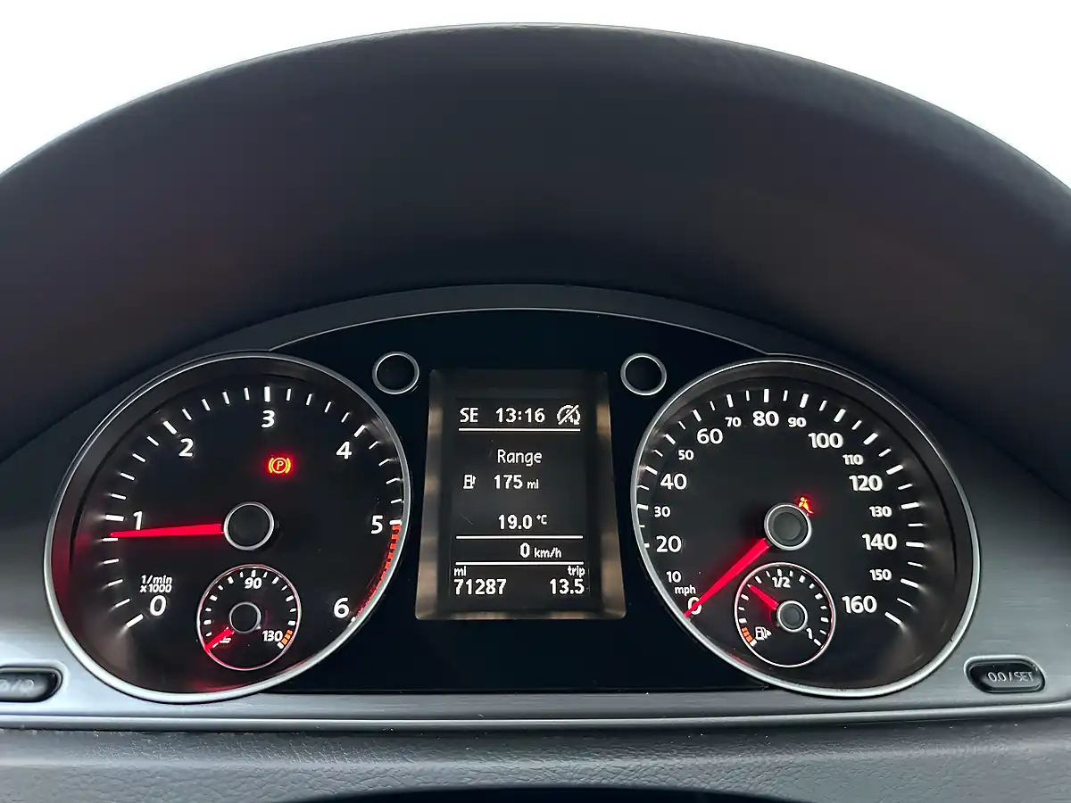 Used 2014 Volkswagen Passat Executive Style Black - Interior and Exterior details 17