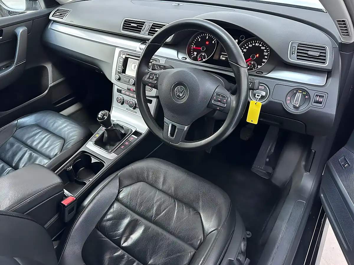 Used 2014 Volkswagen Passat Executive Style Black - Interior and Exterior details 3