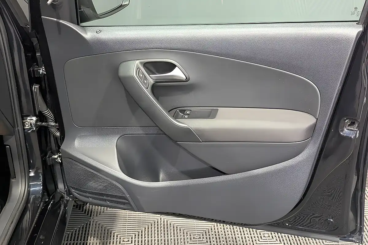 Used 2014 Volkswagen Polo Bluemotion Tech S Black - Interior and Exterior details 13