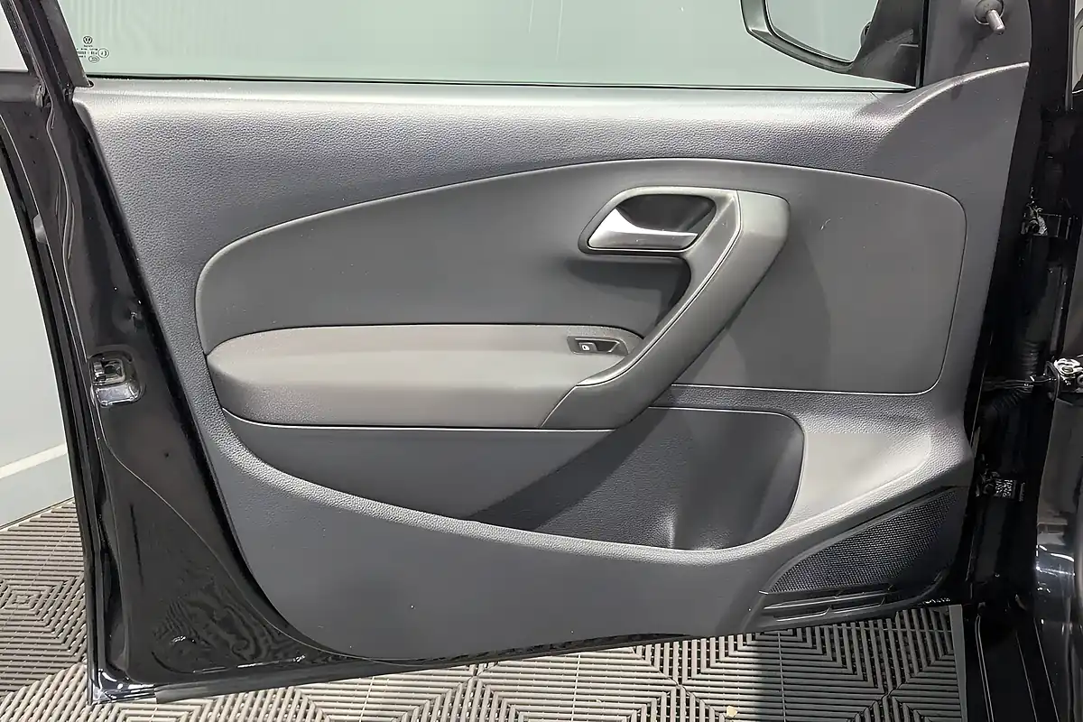 Used 2014 Volkswagen Polo Bluemotion Tech S Black - Interior and Exterior details 18