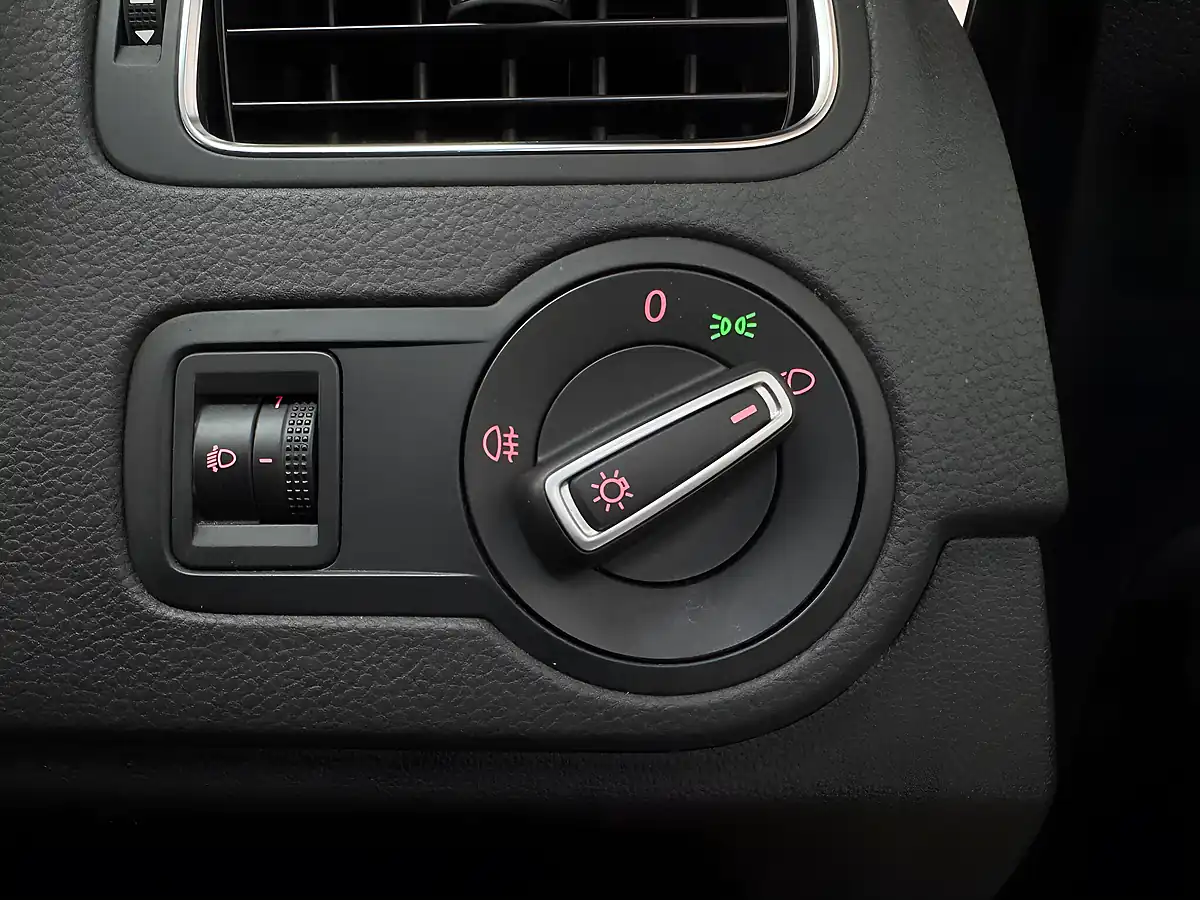Used 2014 Volkswagen Polo Bluemotion Tech Se Black - Interior and Exterior details 16